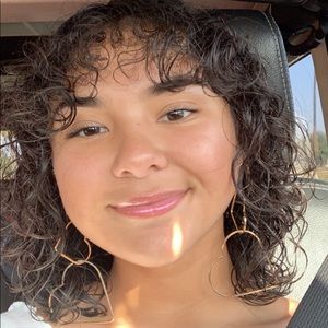 Meet your Posher, Alyssa